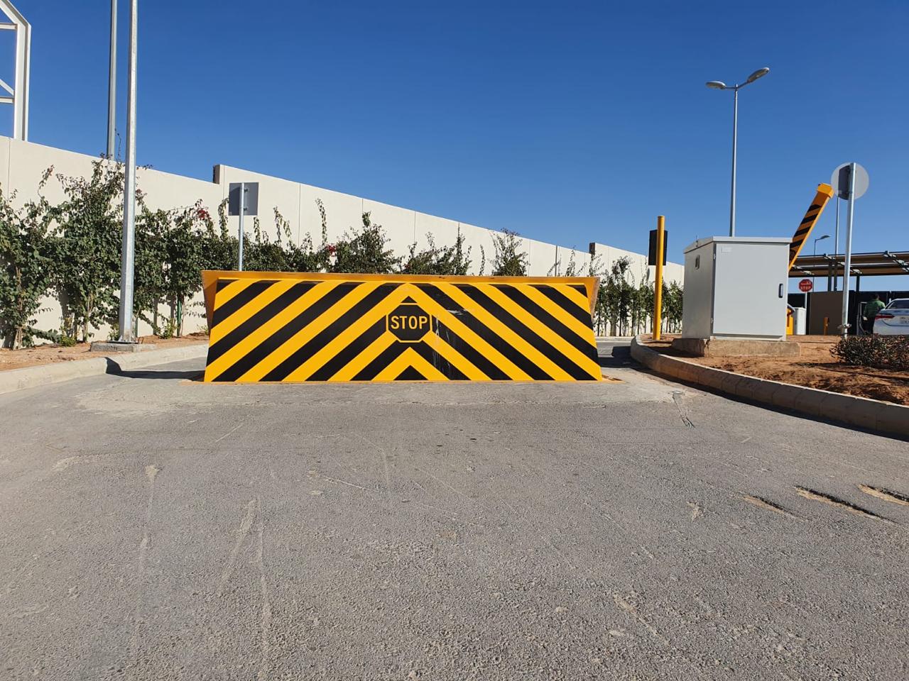 Hydraulic road blocker 5